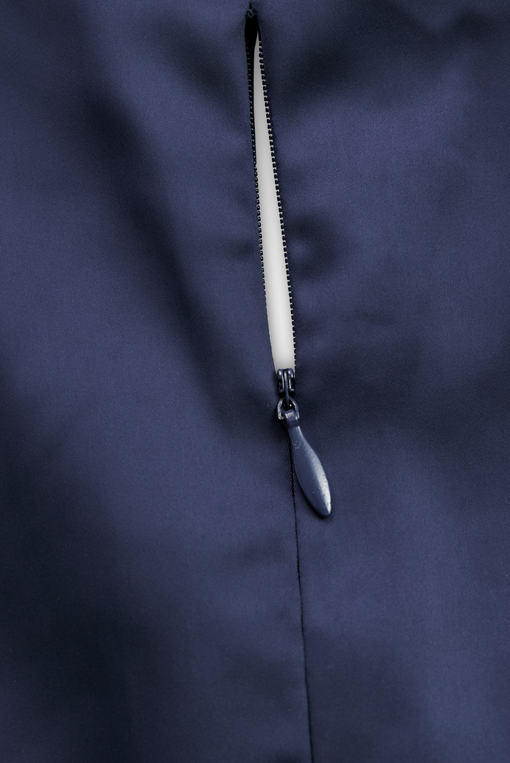 Luciana – Abito midi in satin ispirato al vintage con colletto drappeggiato