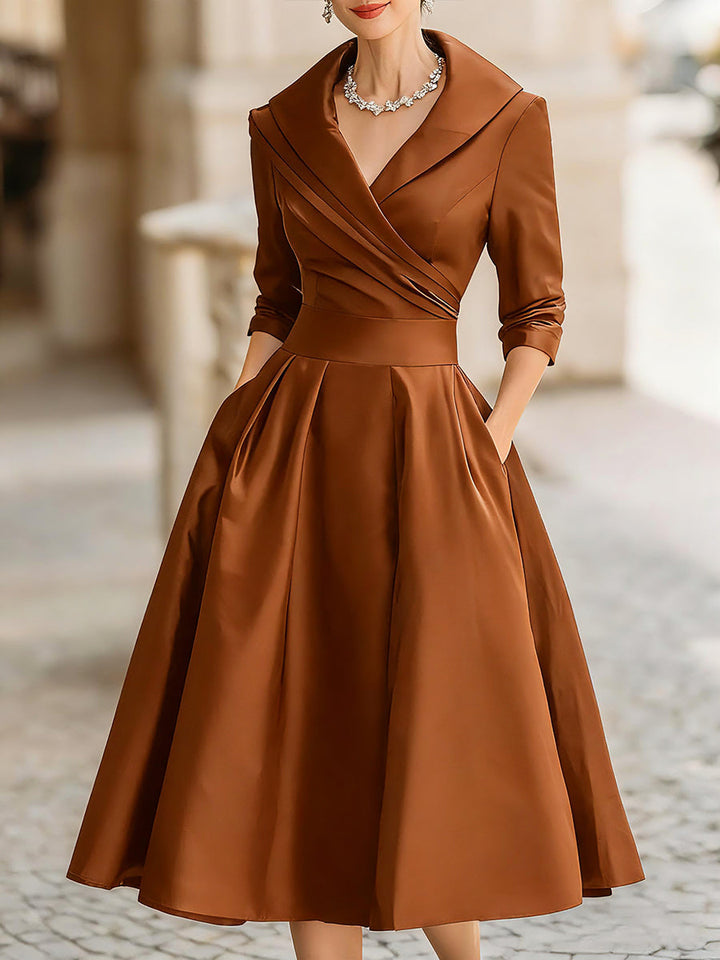 Luciana – Abito midi in satin ispirato al vintage con colletto drappeggiato