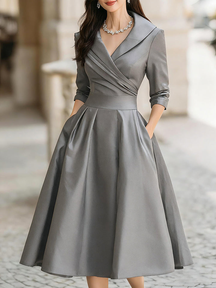 Luciana – Abito midi in satin ispirato al vintage con colletto drappeggiato