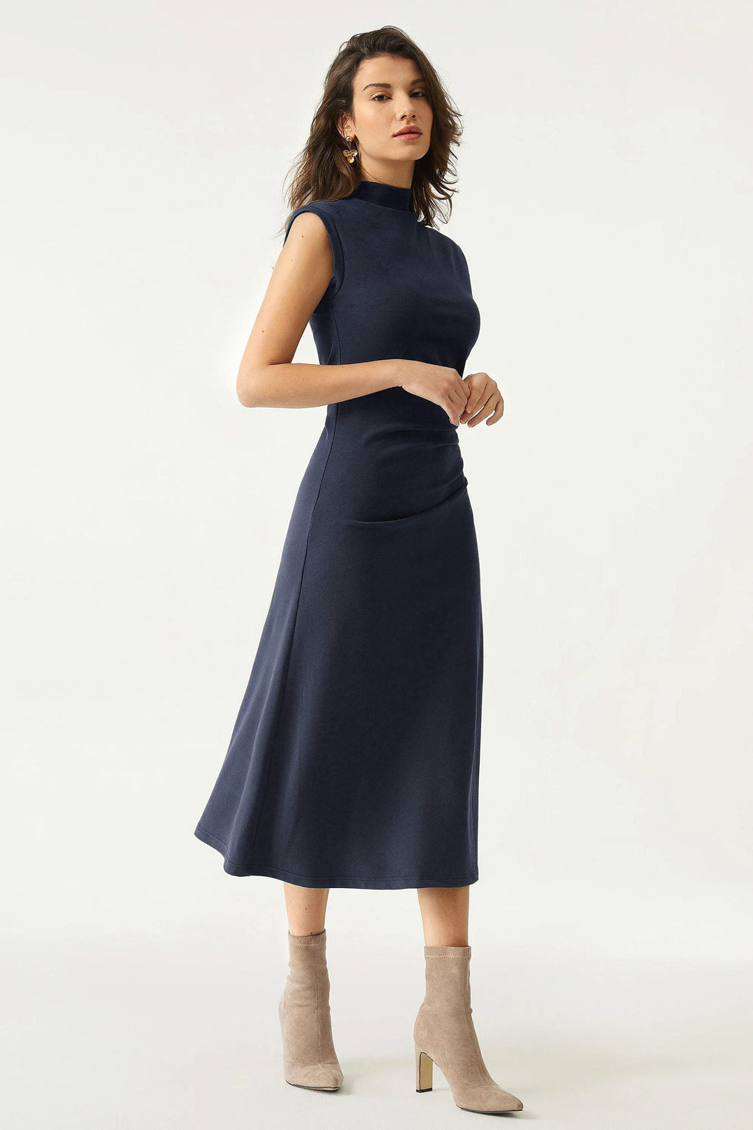 Vestito midi con scollo a gobba