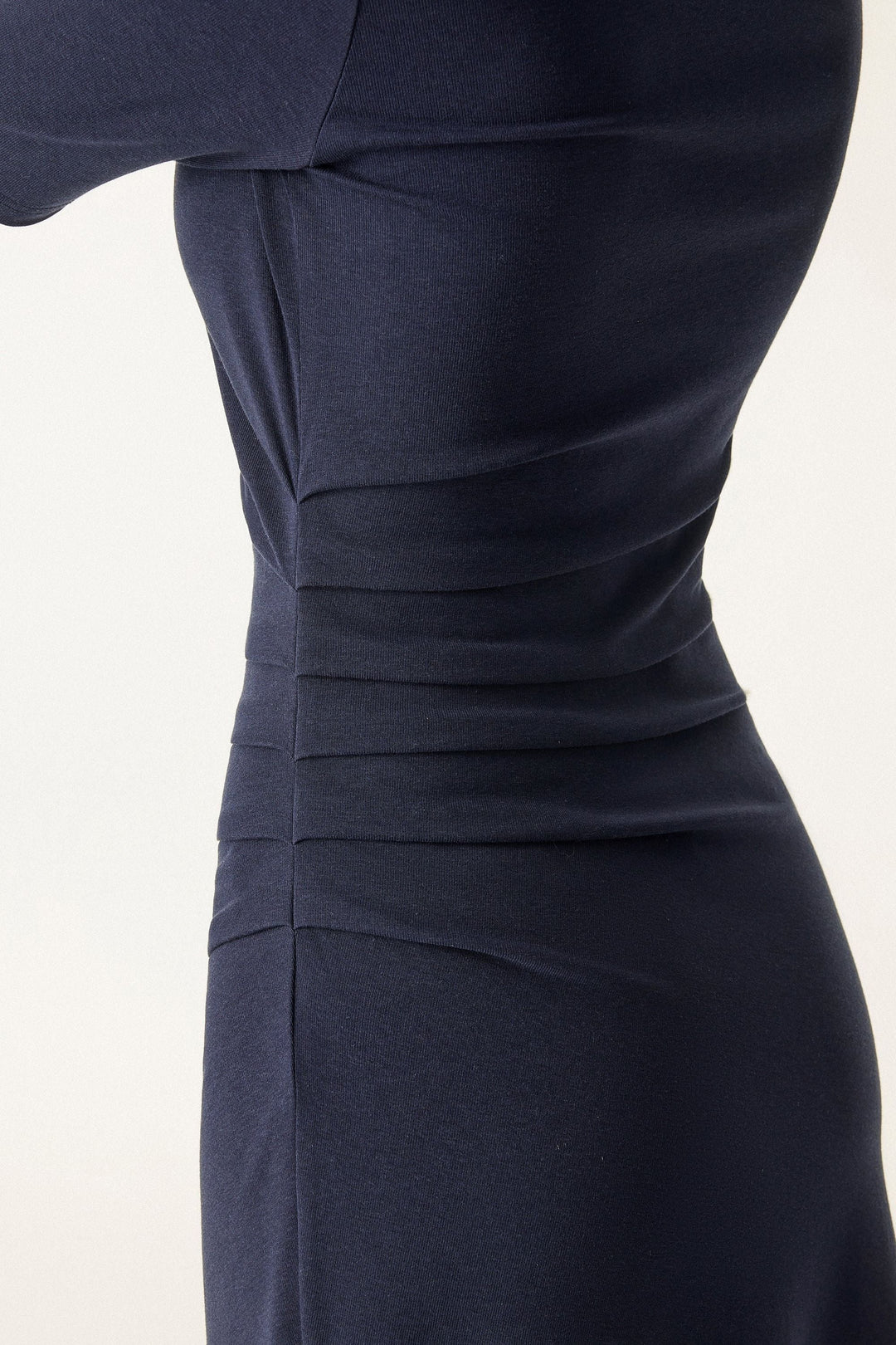 Lunghezza della manica del vestito midi con risvolto