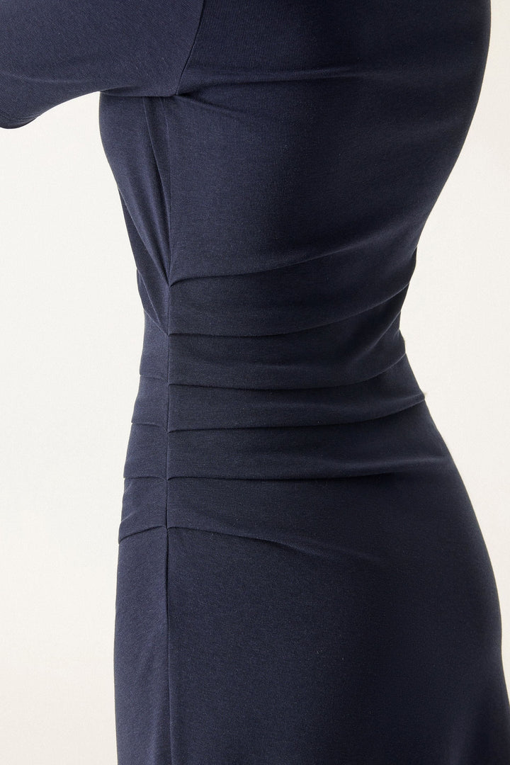 Lunghezza della manica del vestito midi con risvolto