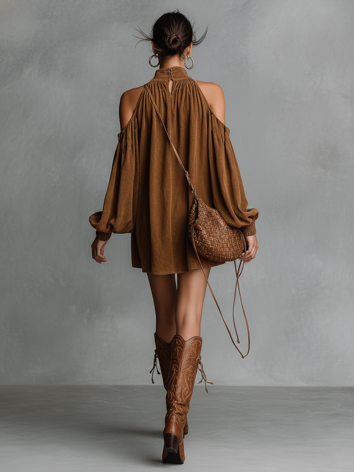Elena – Abito mini in finta pelle suede con collo halter e maniche a lanterna
